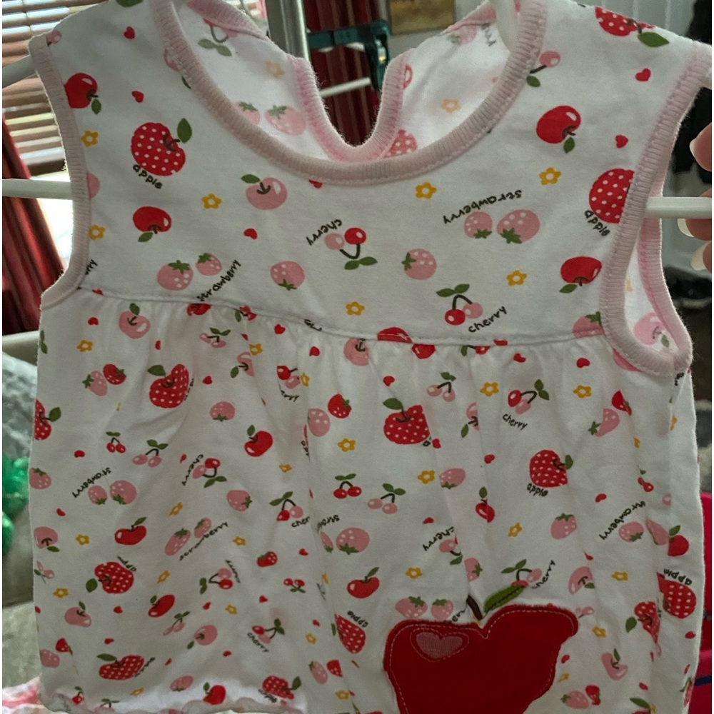 NWOT 6-9 m baby girls top